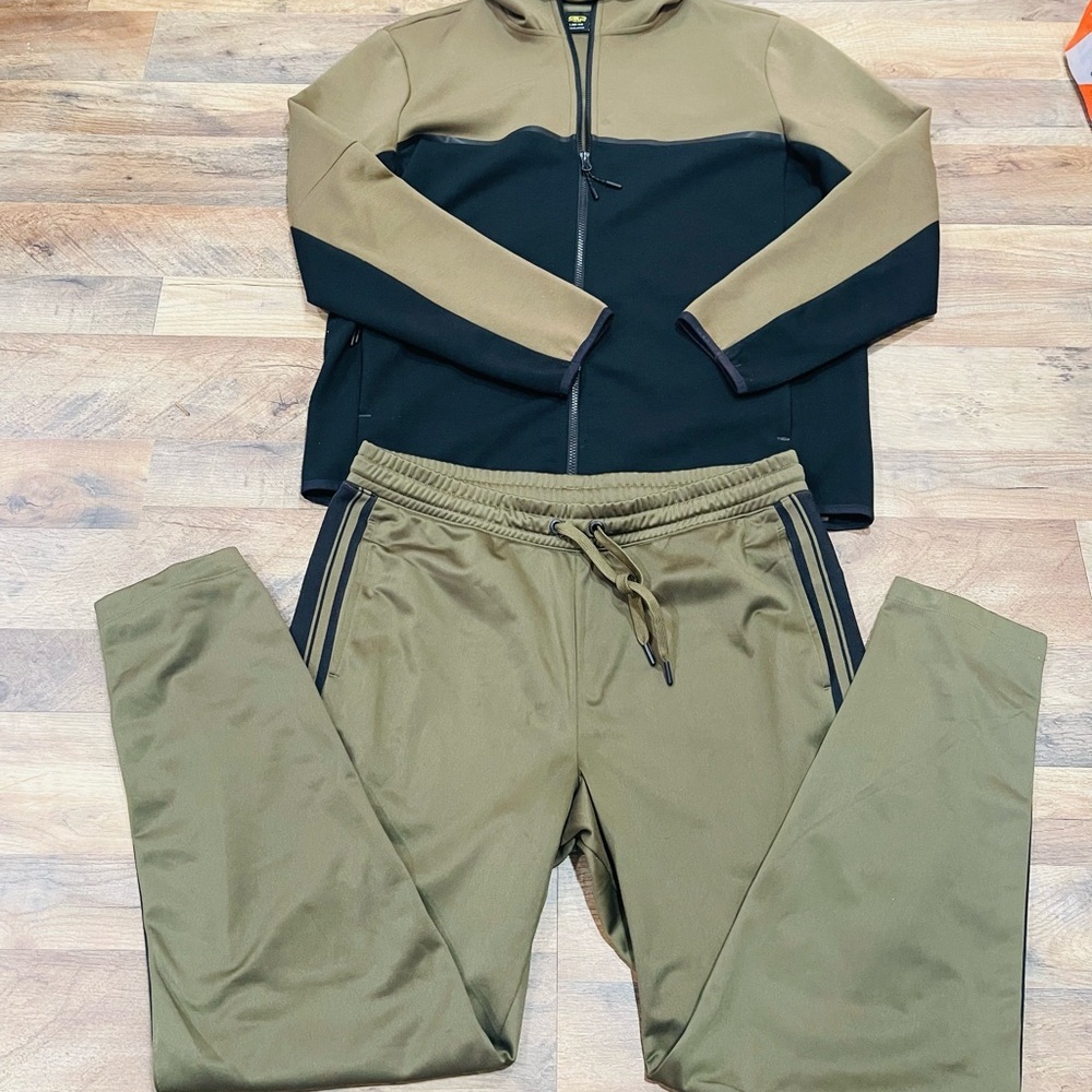 Athletic Works Olive Green Activewear Set ♥️